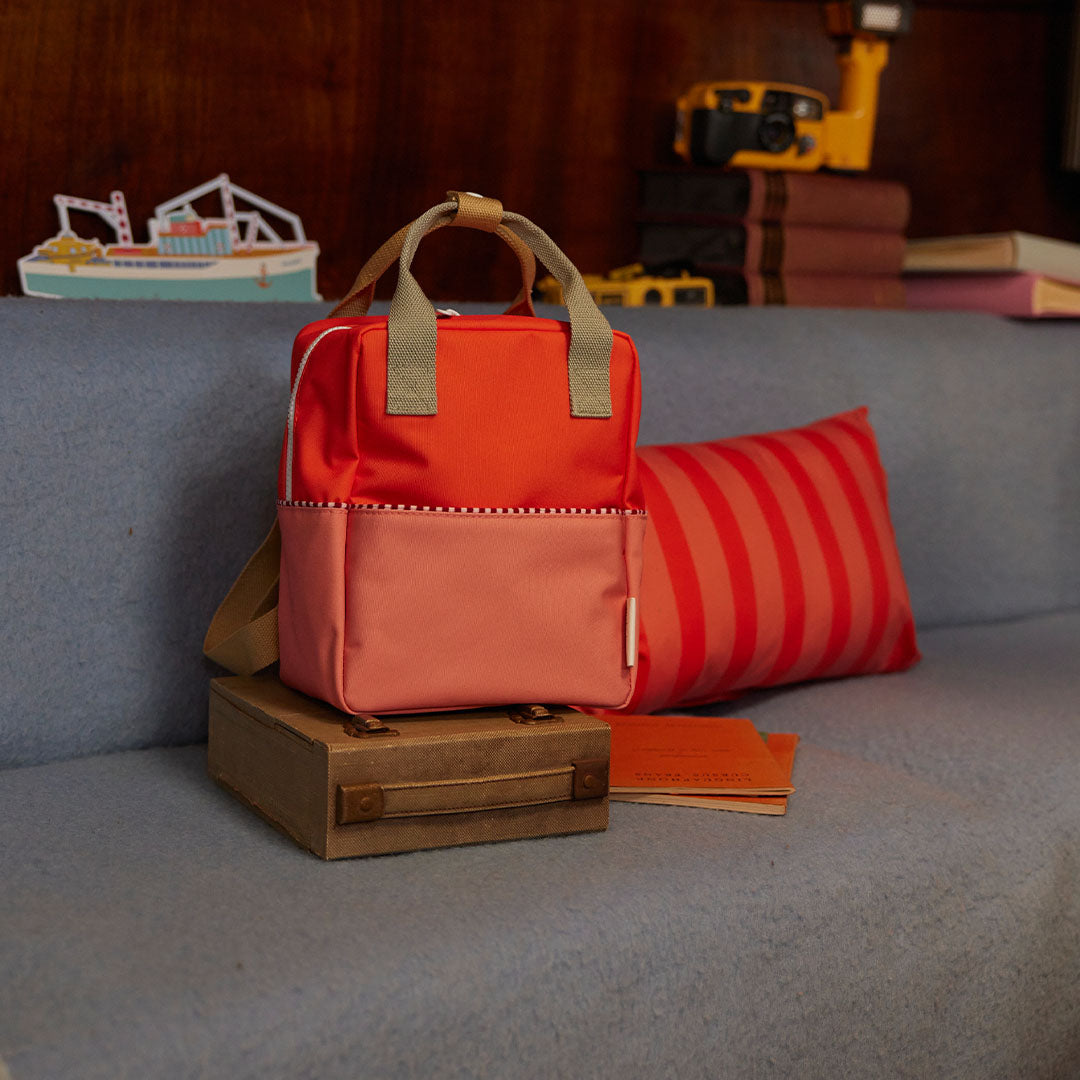 1802273-sticky-lemon-peuterrugzak-colourblocking-lifebuoy-orange-coral-pink-26-cm_1