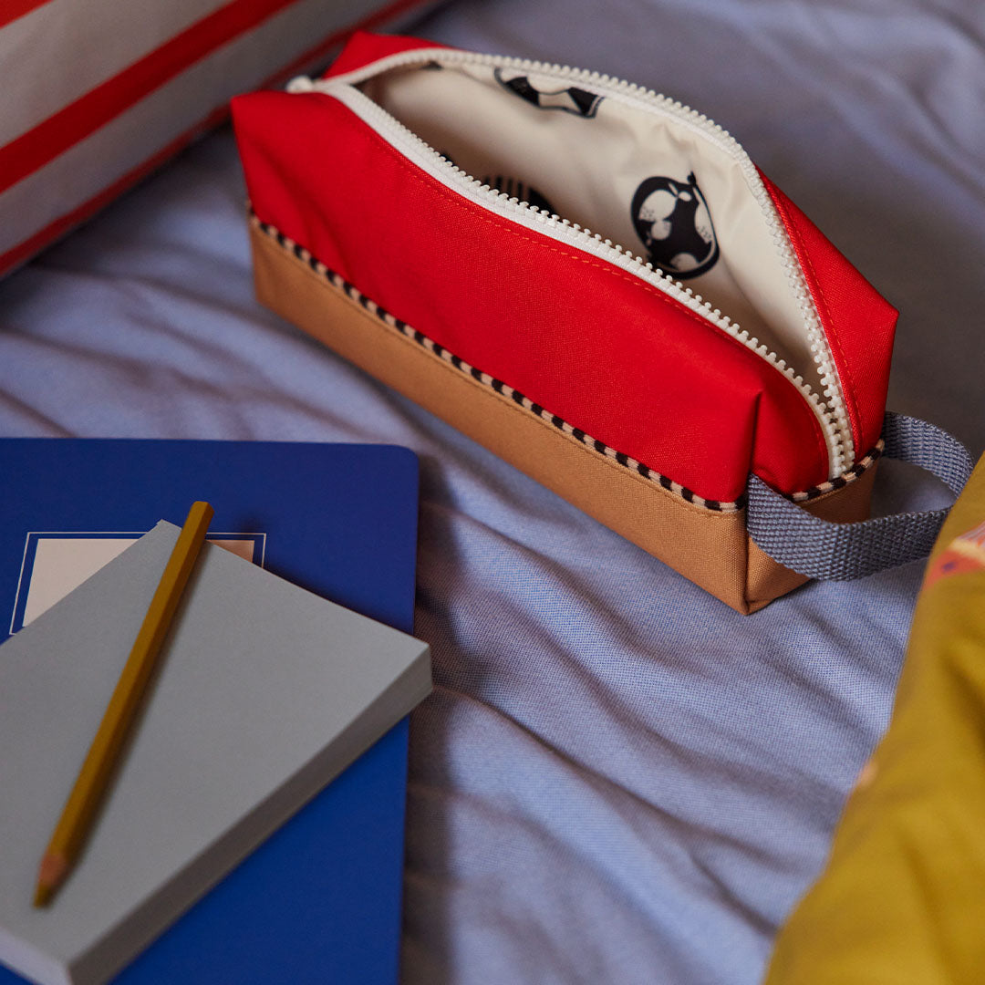 1802285-sticky-lemon-pennenetui-colourblocking-red-hat-jane-beige_3