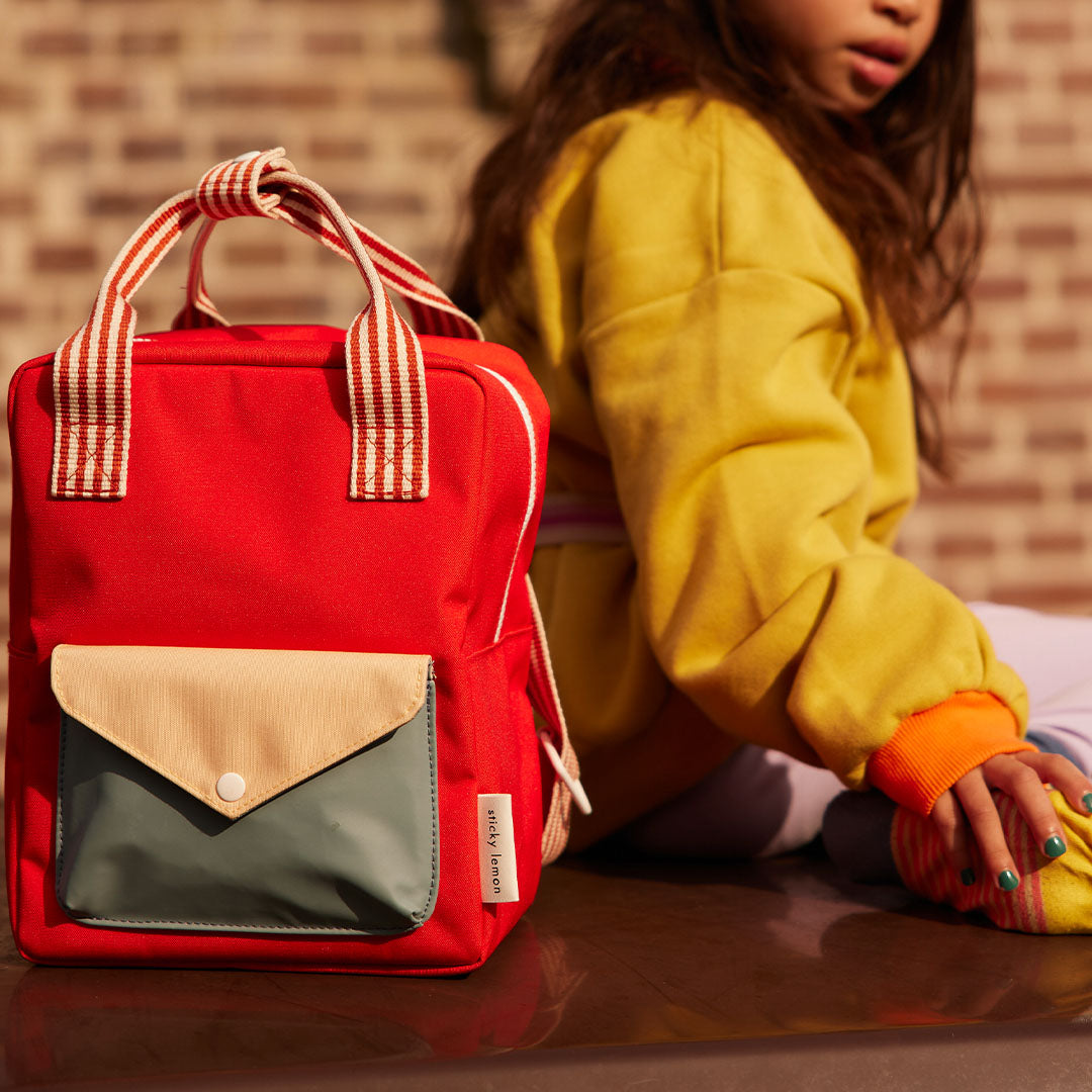 1802303-sticky-lemon-peuterrugzak-envelope-red-hat-26-cm_6