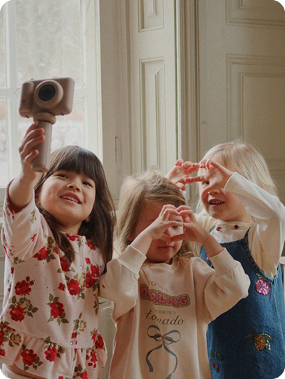 Kinderen spelen en creëren met de kindercamera van Konges Sløjd | 2