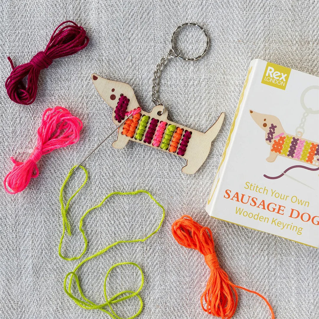 31029 | rex london knutselset sleutelhanger borduren - sausage dog | 2