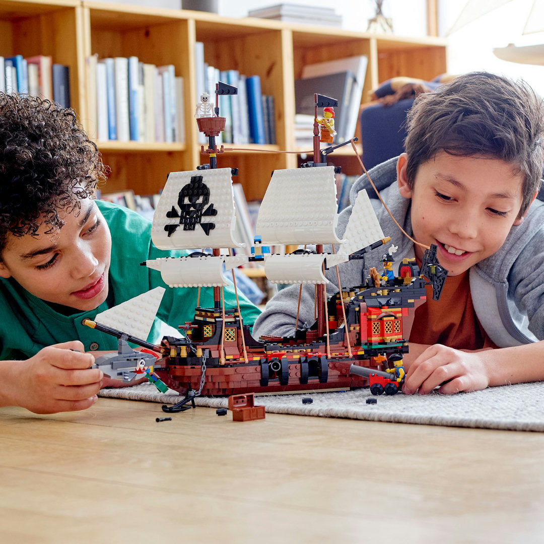 LEGO creator 3-in-1 piratenschip bouwset (1260 onderdelen)