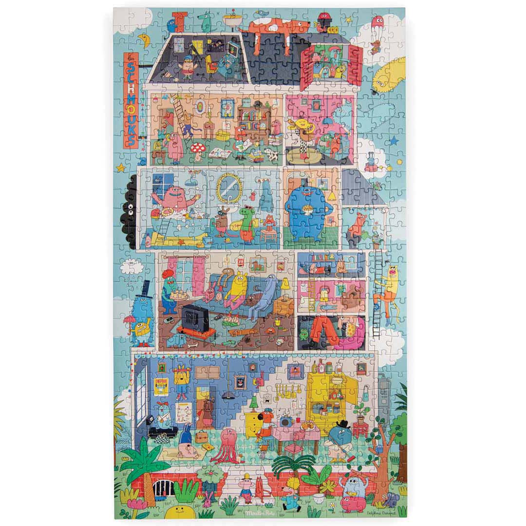 De complete Moulin Roty puzzel van 500 stukjes met een gedetailleerde illustratie van monsters in een huis.