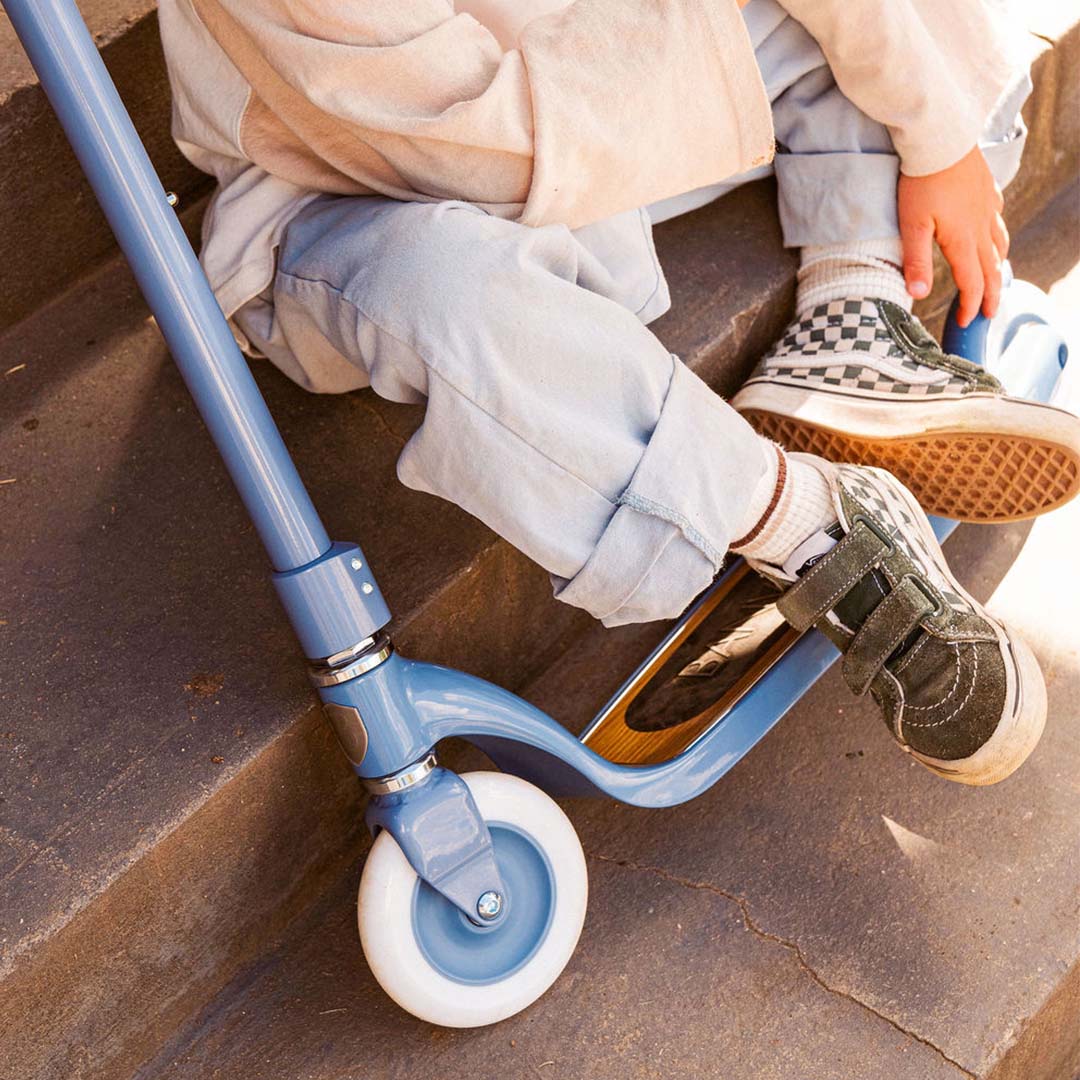 BW-SCOOTER-MX-BLUE-banwood-kinderstep-maxi-lichtblauw_2