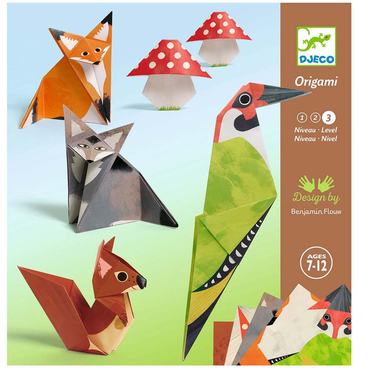 Djeco Origami hobbyset verpakking met gevouwen bosdieren en paddenstoelen.