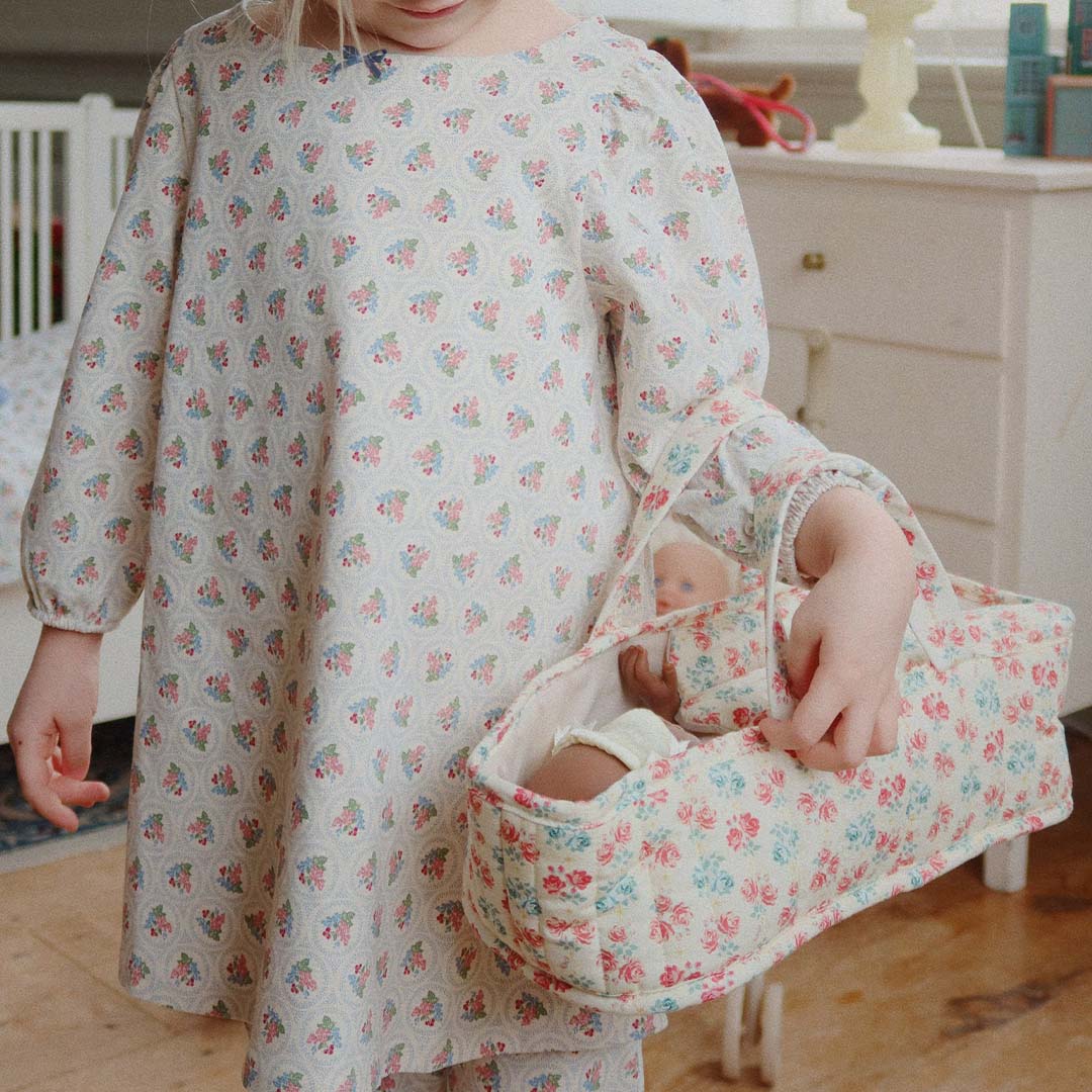 KS102928 | konges sløjd babypop lea met reiswieg en accessoires - 31 cm | 2