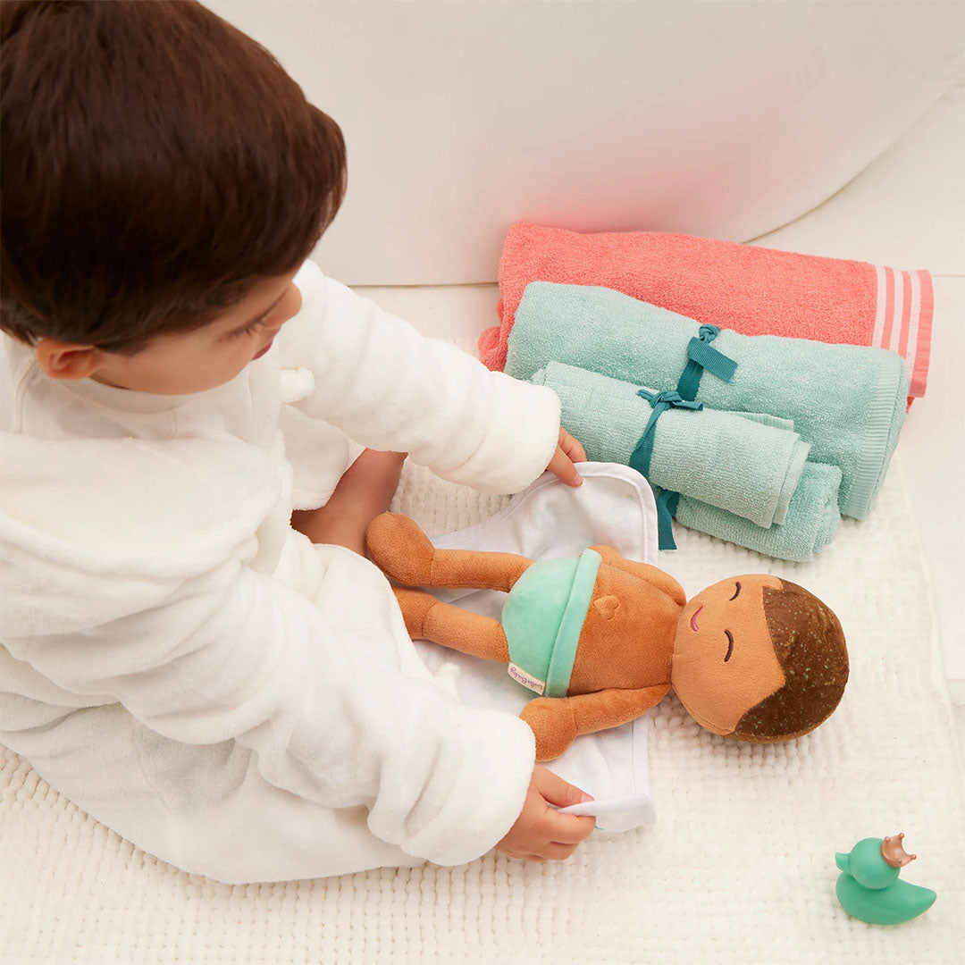 lullababy badpop pluche met accessoires - bruin jongetje - 35,5 cm | LBY7266 | 2