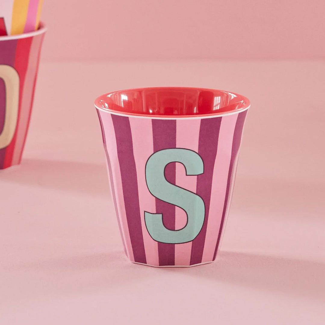 rice alfabetbeker S - streepjes - roze - 250 ml | MELCU-ALPSTRSI | 2