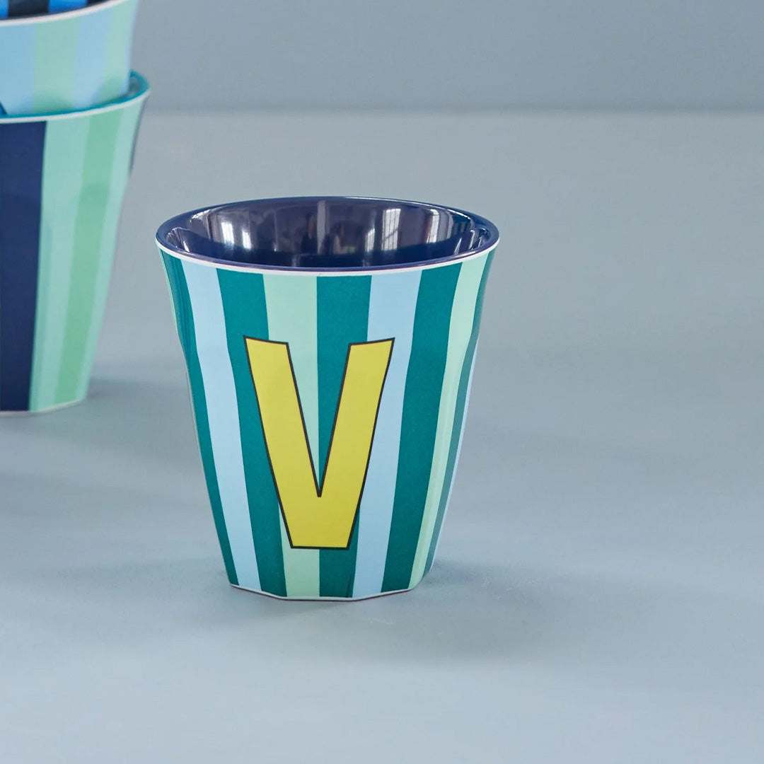 rice alfabetbeker V - streepjes - blauw - 250 ml | MELCU-ALPSTRVB | 2