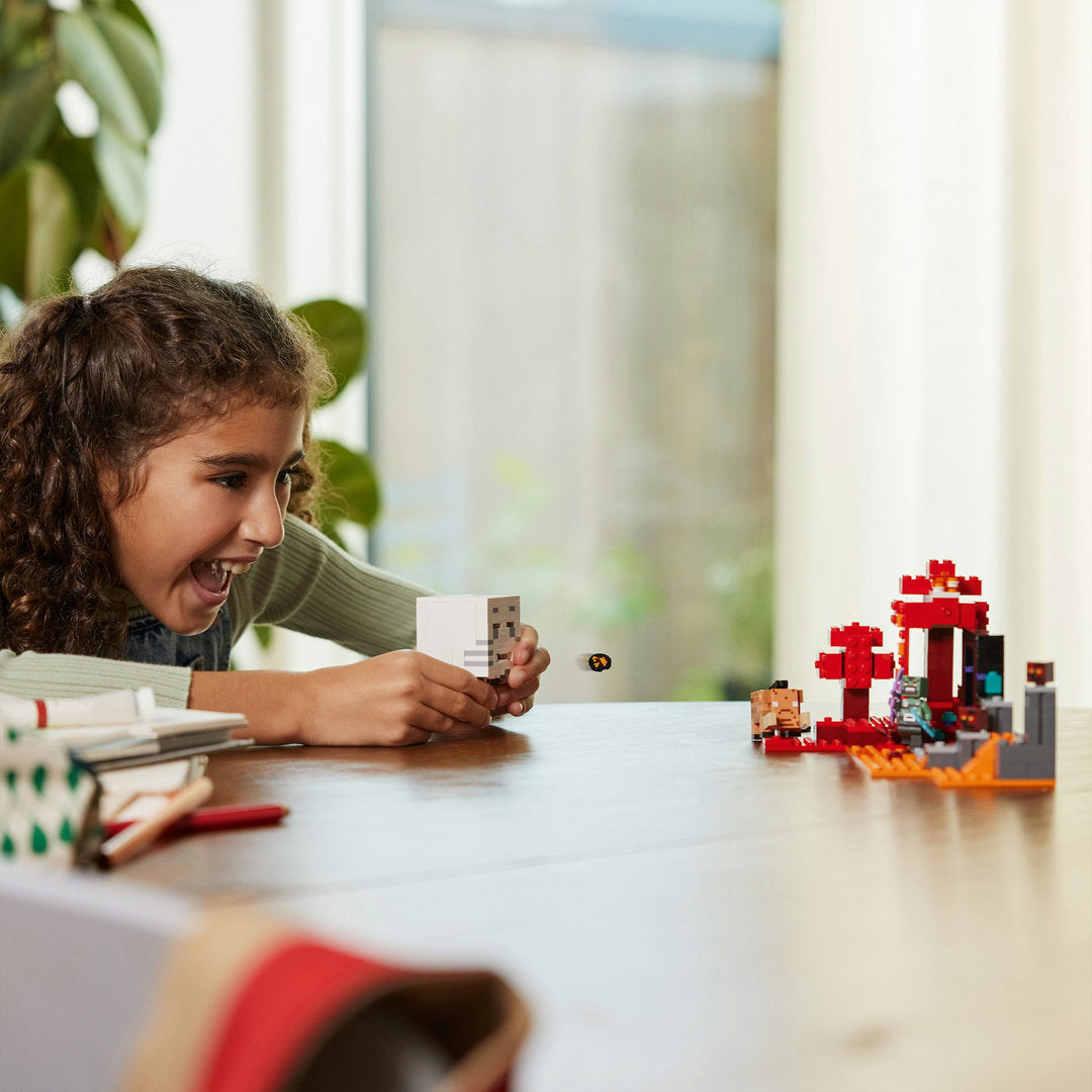 LEGO minecraft hinderlaag bij het nether-portaal