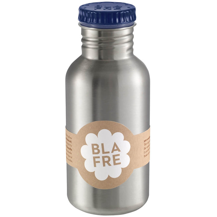 Blafre RVS drinkfles met donkerblauwe dop en merklabel.