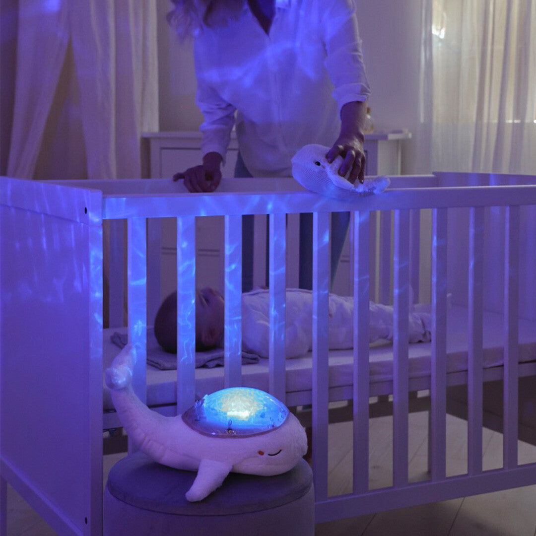 cloud.b knuffelwalvis met nachtlamp en geluid - wit | CLB-TRANQUILWHALE-WH | 2