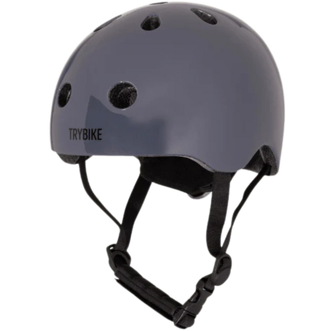 Grijze kinderhelm van coconuts helmets met het Trybike logo aan de zijkant.