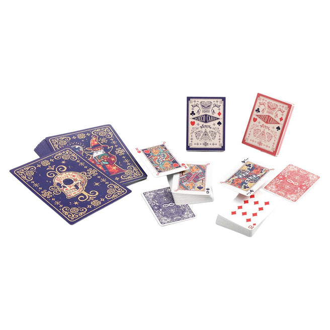Djeco goochelkaarten Cartum Magus met verschillende decks en losse kaarten met magische figuren.