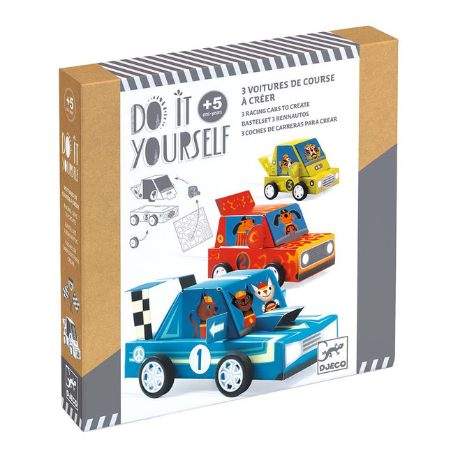 De verpakking van de Djeco knutselset voor het maken van drie raceauto's met dierenfiguren.