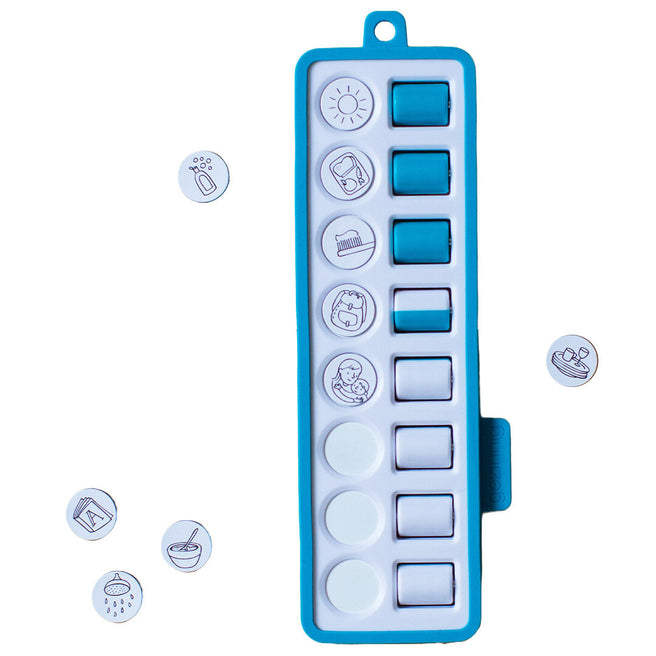 De blauwe gezinnig dagplanner voor dagelijkse taken met enkele losse magneetjes.