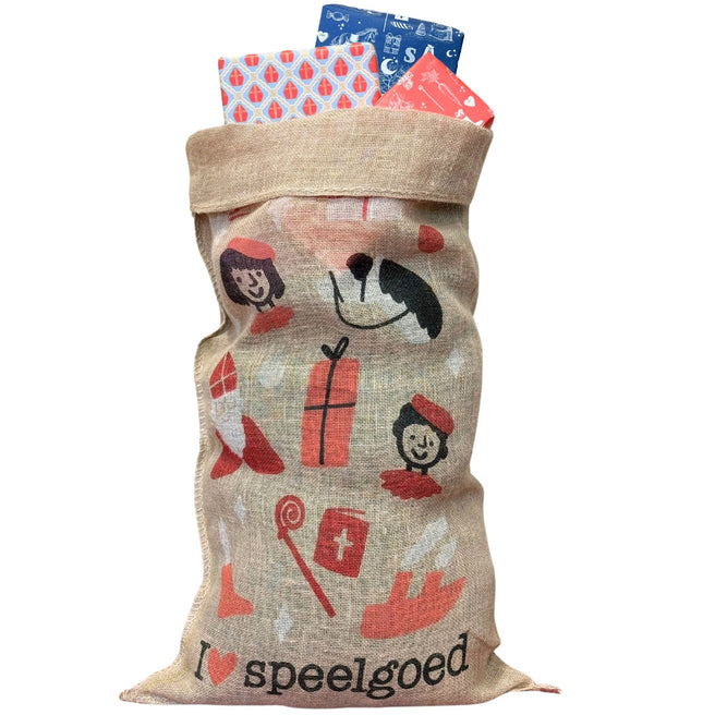 Beige jute Sinterklaas zak van ilovespeelgoed met figuren en cadeautjes erin.