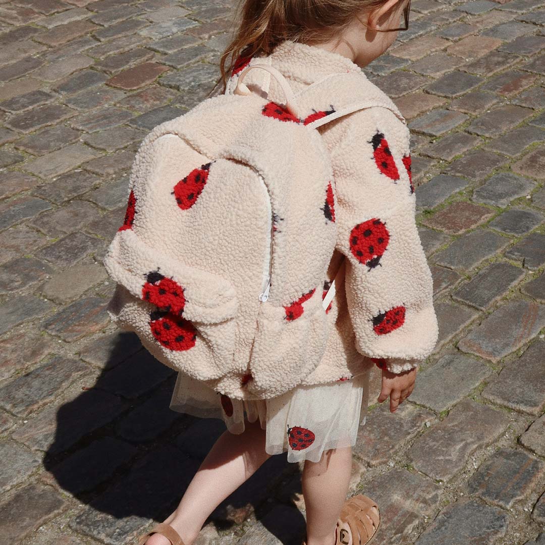 konges sløjd kleuterrugzak jody teddy - ladybug sand - 34 cm  | KS102604-LADYBUG-SAND | 1