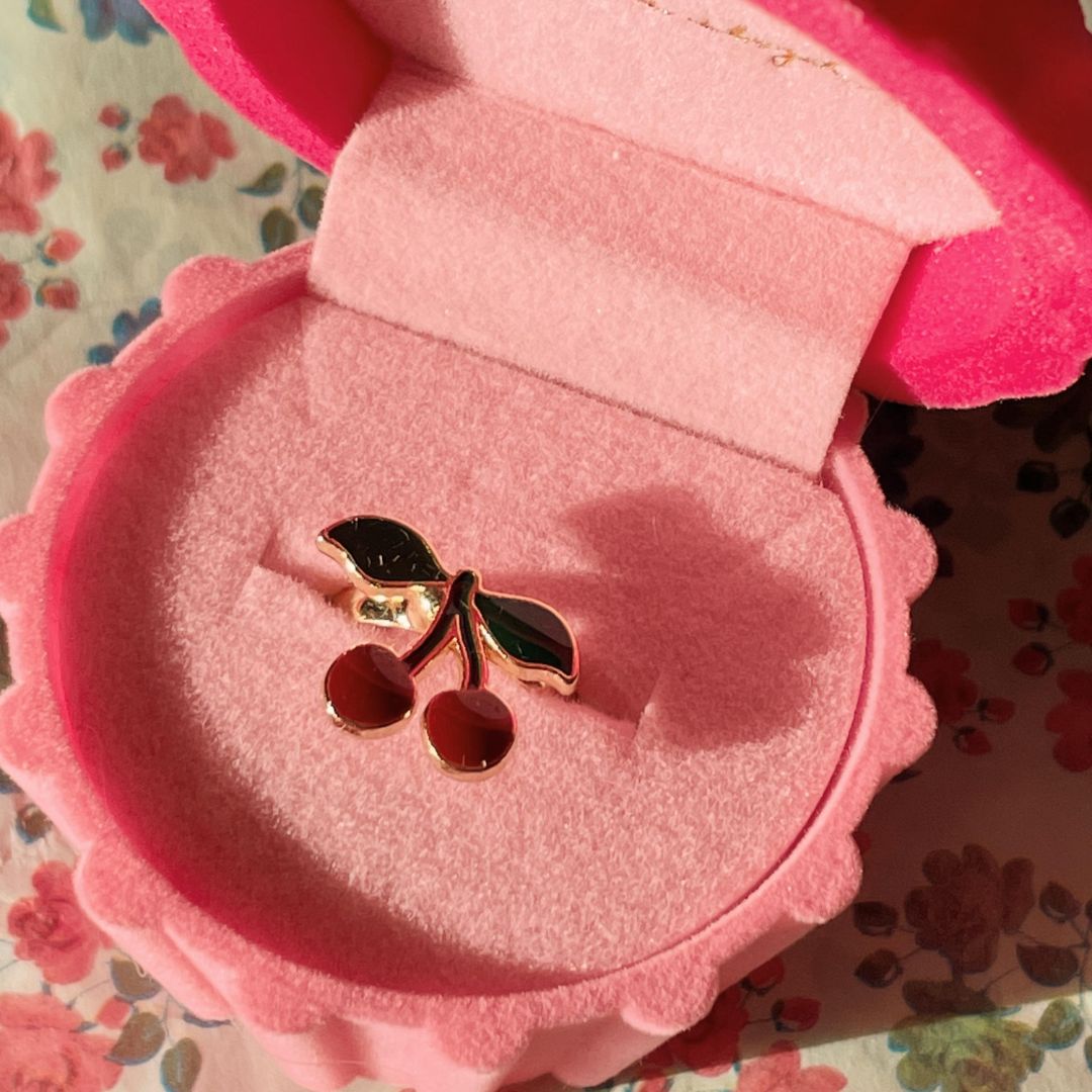 konges sløjd ringdoosje met ring - cherry | KS102017-CHERRY | 1