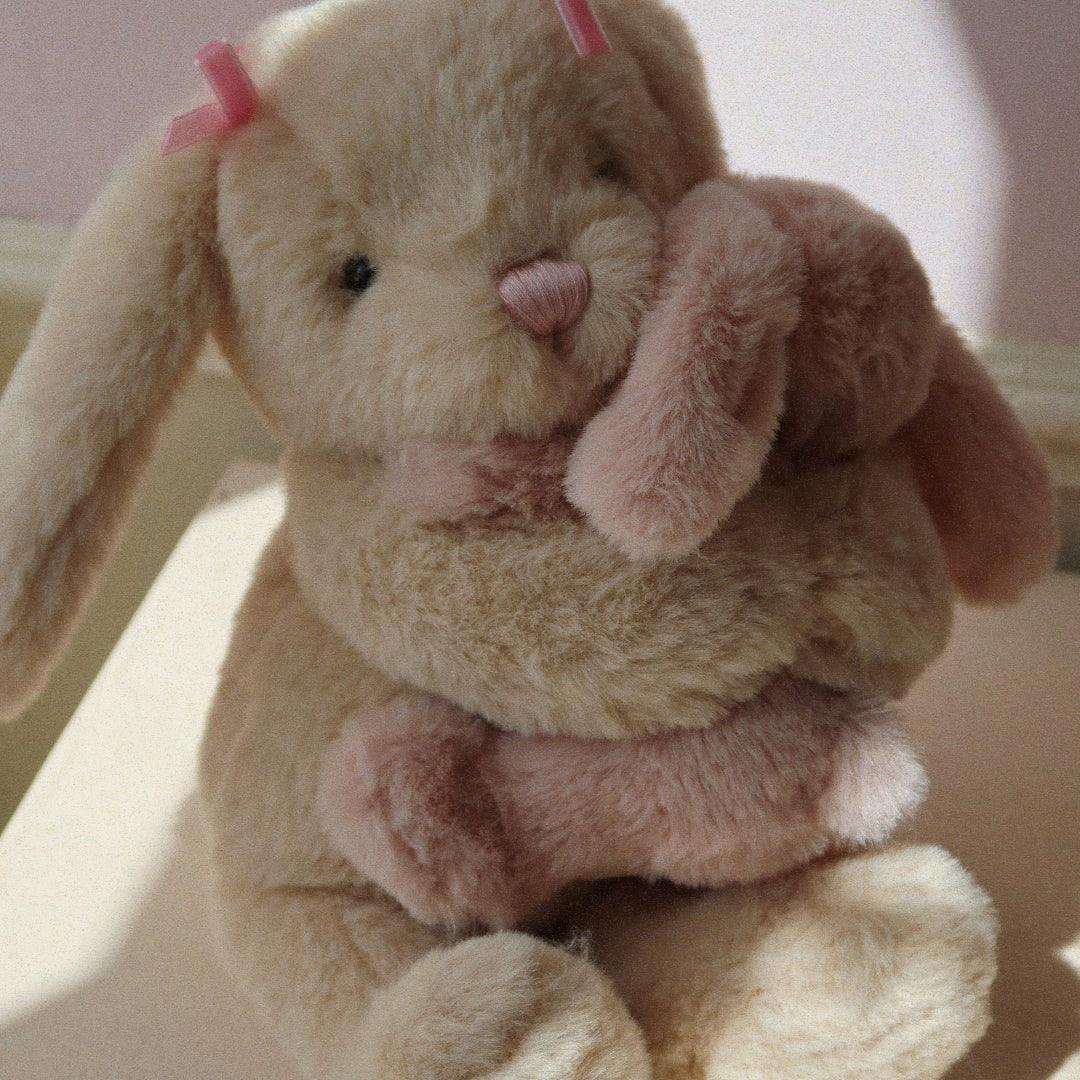 konges sløjd knuffelkonijn bunny hugs - 30 cm | KS105291-BUNNY | 2