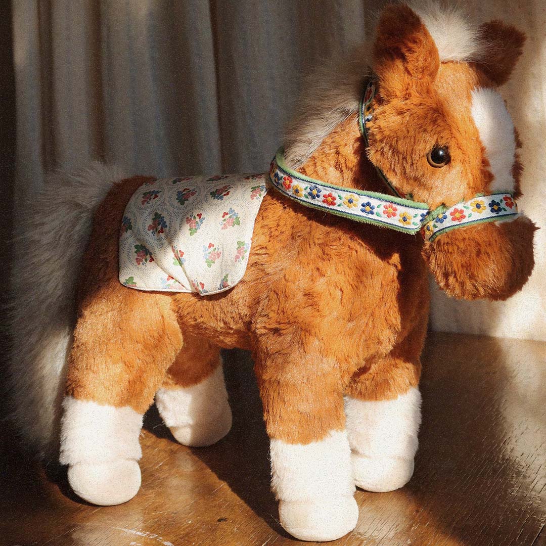 ks104298 | konges sløjd knuffelpaard fiona - 40 cm | 3