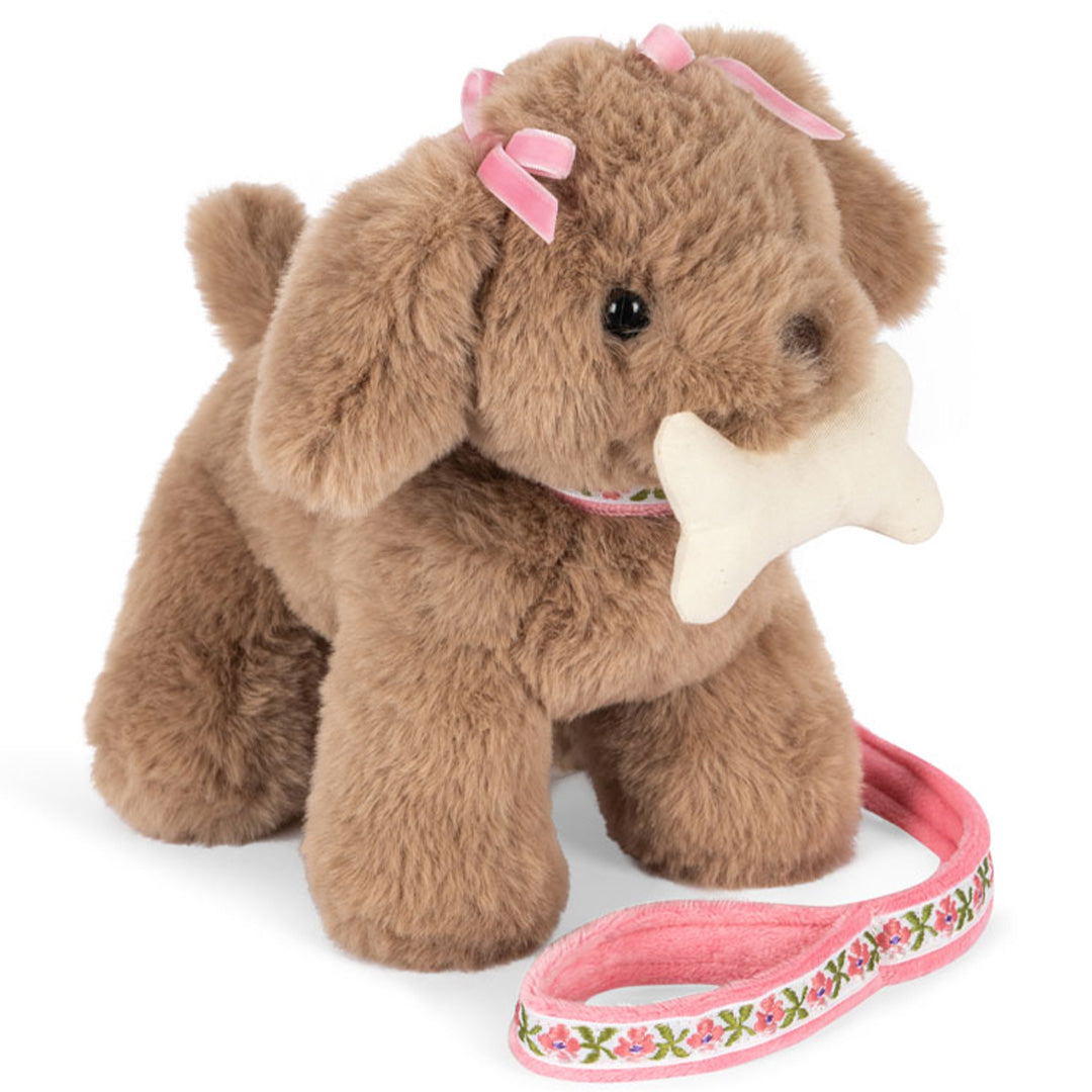 konges sløjd knuffelpuppy met draagtas - maude - 24 cm