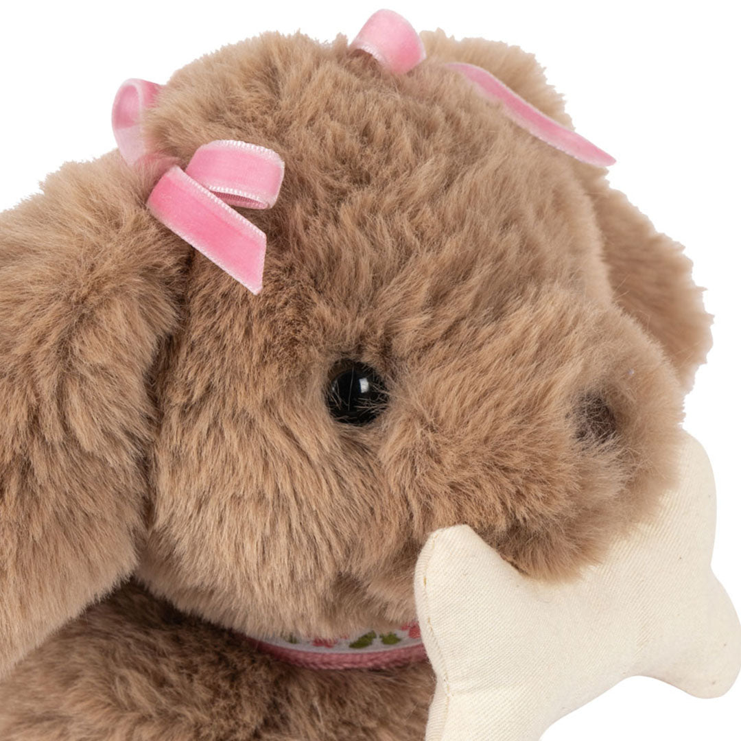 konges sløjd knuffelpuppy met draagtas - maude - 24 cm
