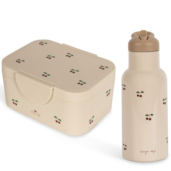 Konges Sløjd kinder lunchset met beige broodtrommel en waterfles met kersenpatroon.