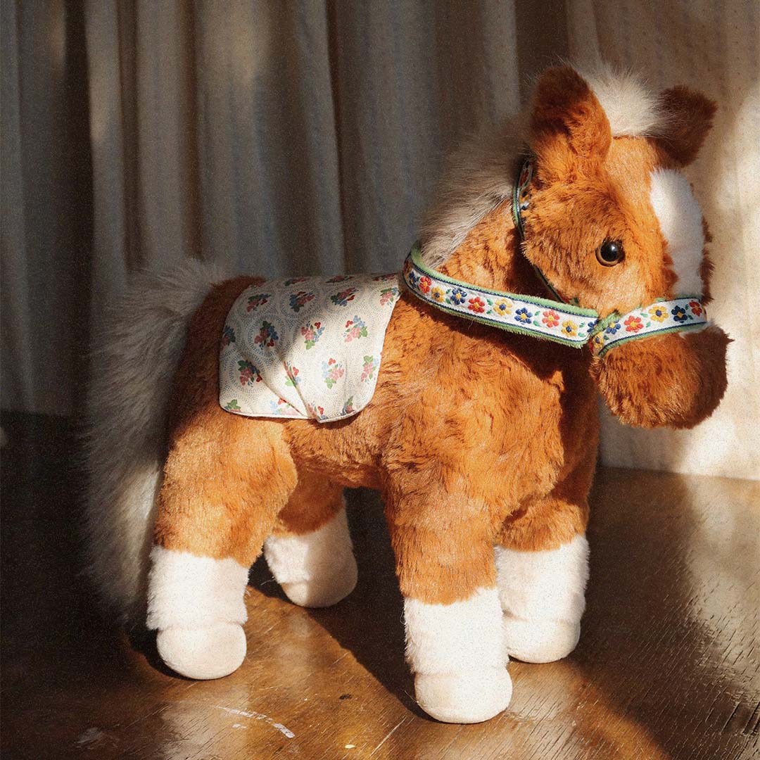 ks104298 | konges sløjd knuffelpaard fiona - 40 cm | 2