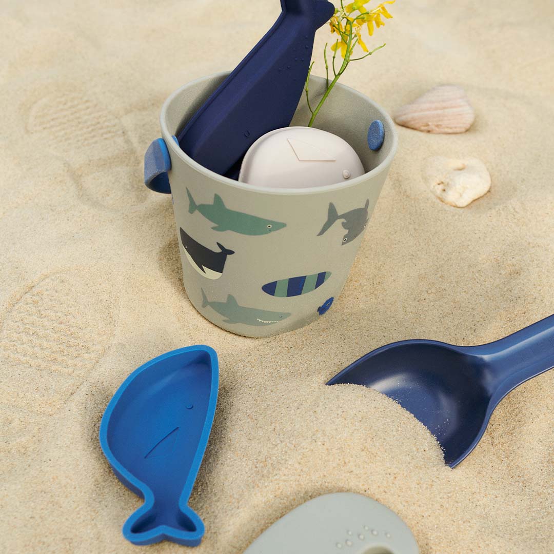 liewood strandset gilma - shark - 6-delig | LW20558 | 2