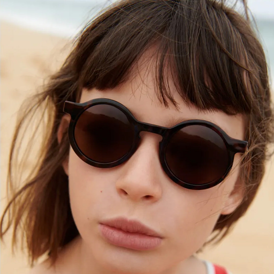 liewood kinderzonnebril darla - dark tortoise - shiny - 4-10 jaar | LW20087-9939 | 2