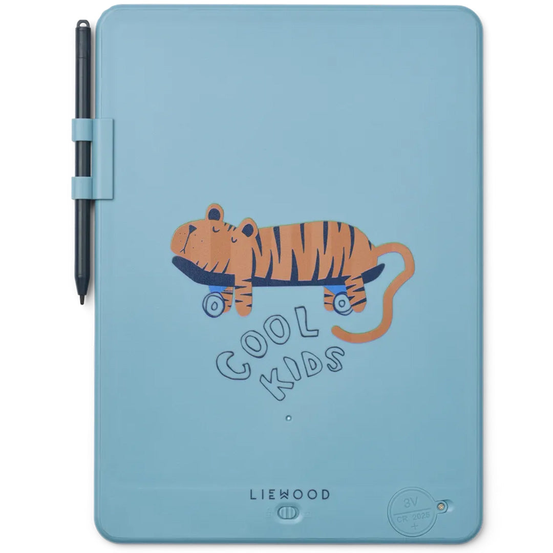 liewood tekentablet zora - tiger - beach blue - 18,5x24 cm achterkant | LW18613-2642 | 3