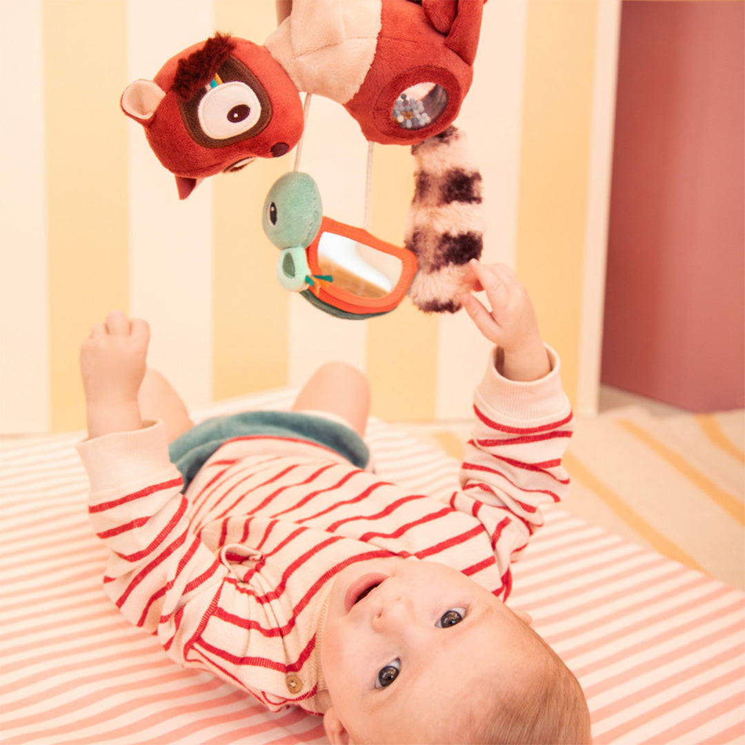 lilliputiens mobiel- hangknuffel - elvis de maki | LIPU83681| 2