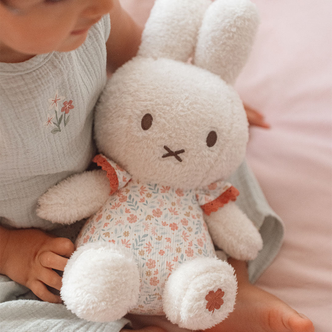 little dutch knuffelkonijn nijntje - lucky blossom - 20 cm | NIJN351 | 2