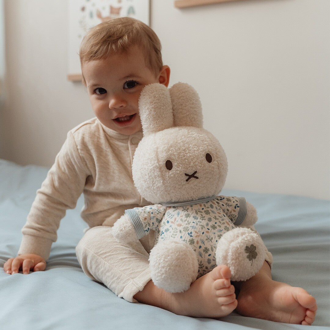 little dutch knuffelkonijn nijntje - lucky leaves - 30 cm | NIJN452 | 2