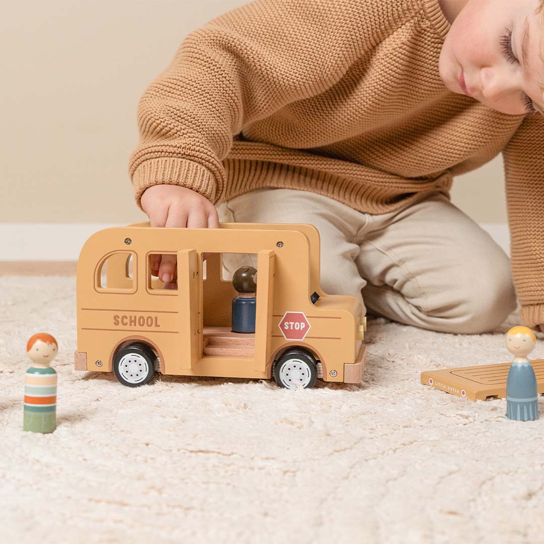 little dutch schoolbus met poppetjes | LD8023 | 1