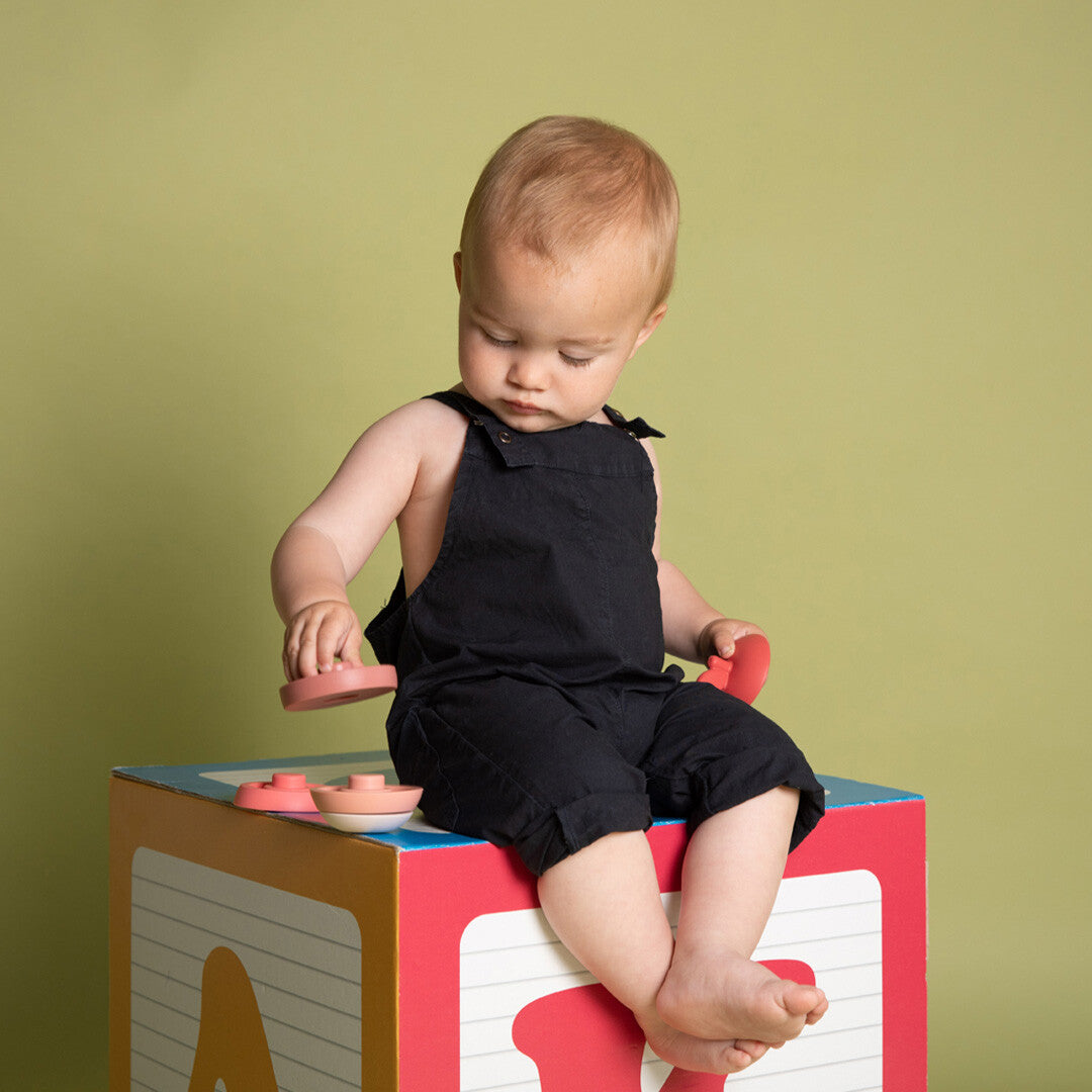 little l stapeltoren appel - red and pinks | LL018-001 | 3