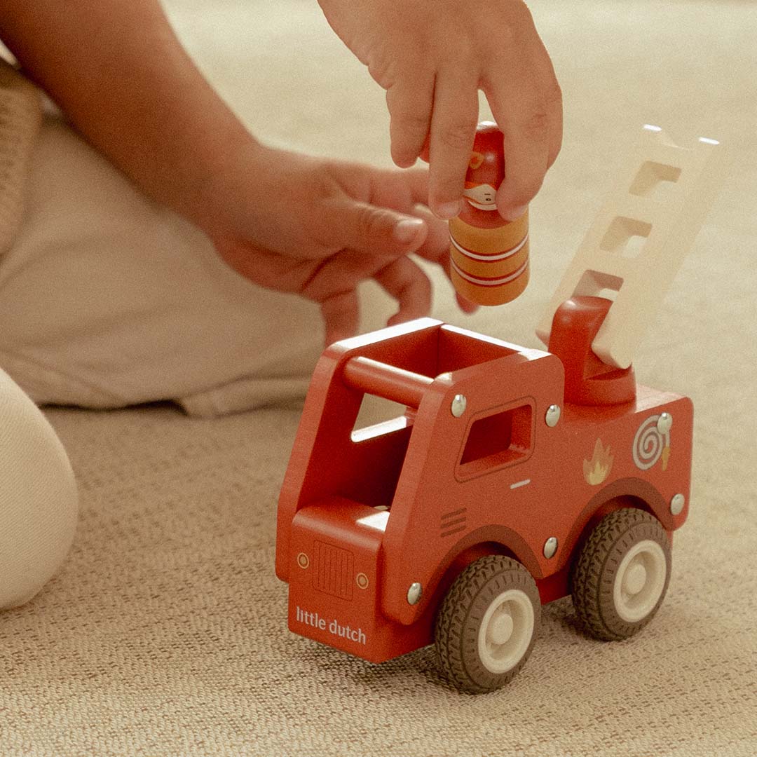 little dutch brandweerauto met brandweerman | LD2528 | 2