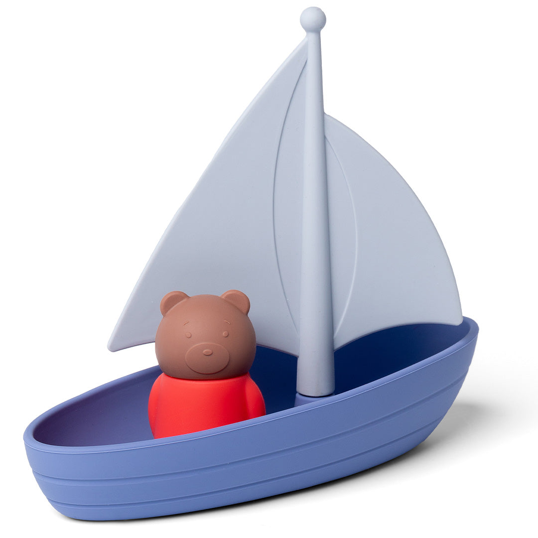 little l babyspeeltje beer op een boot | LL038-001 | 1