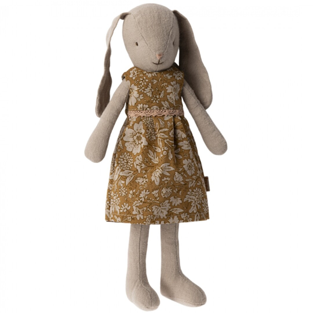 maileg knuffelkonijn met bloemenjurk oker - maat 2 - 23 cm | 16-4200-00 | 0