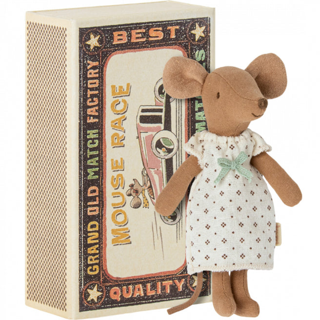 maileg knuffelmuis grote zus in luciferdoosje - jurk met strikje - 13 cm | 17-3202-01 | 0