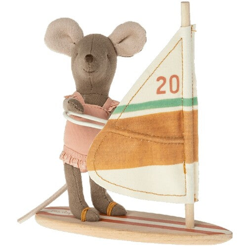 maileg knuffelmuis kleine zus - windsurfer - 11 cm | 17-2104-00 | 0