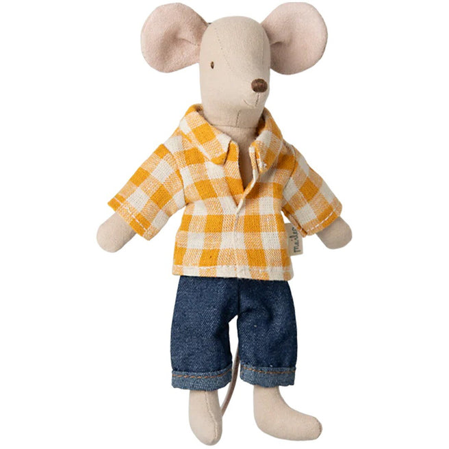 Maileg knuffelmuis vader met geel geruit overhemd en denim broek.