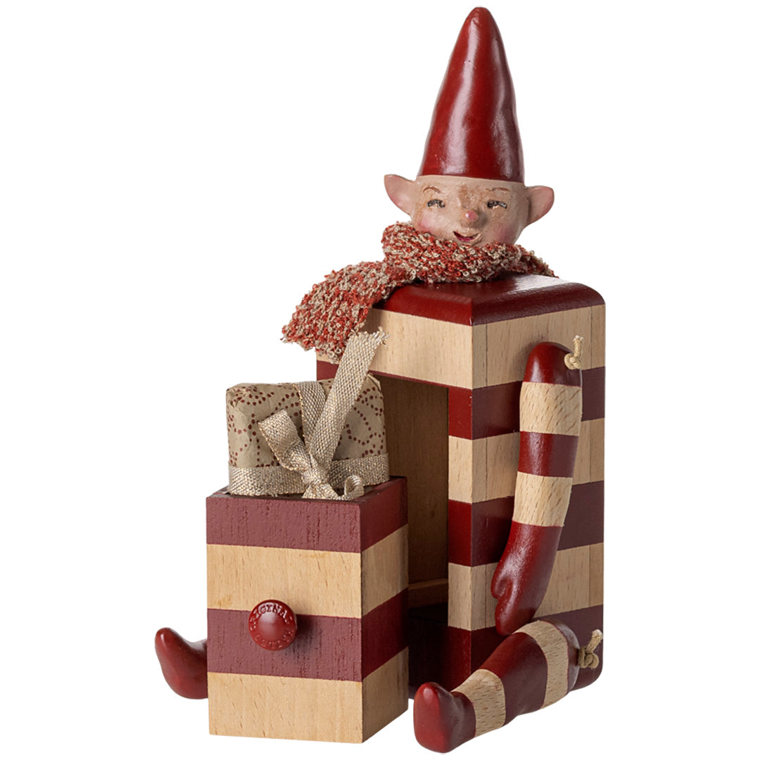 maileg decoratie figuur elfje met lade - rood - 17 cm | 14-5182-00 | 1
