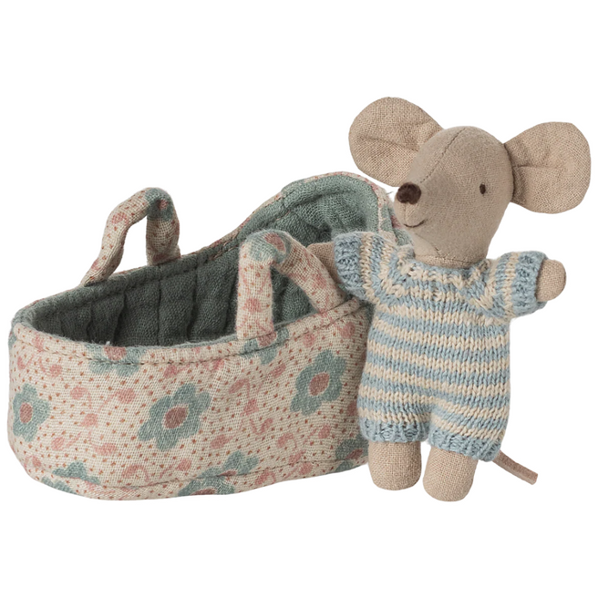maileg knuffelmuis babymuis in poppenreiswieg - blue - 9,5 cm | 17-5003-00 | 0