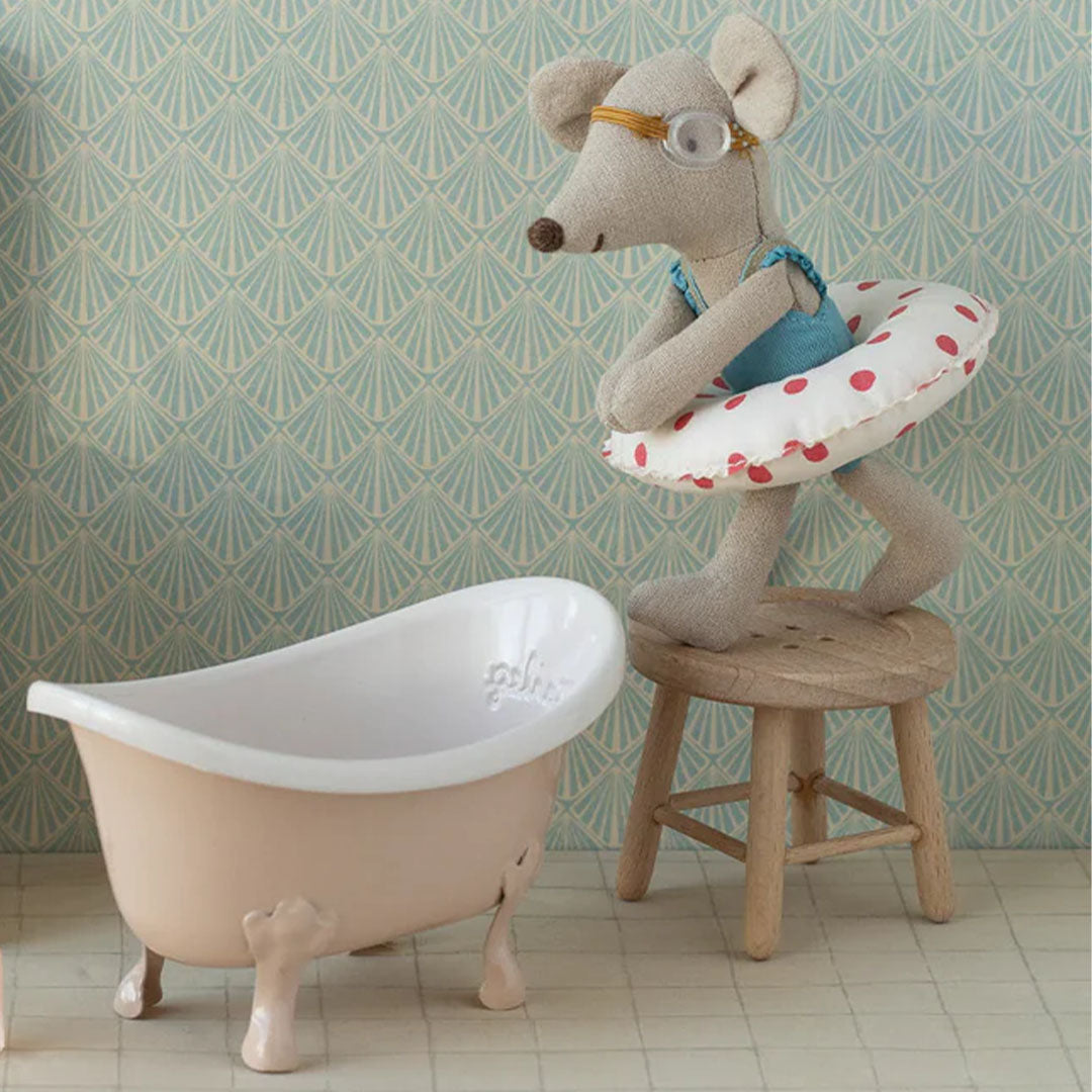 maileg knuffelmuis kleine zus met zwemband - rode stippen - 11 cm | 17-6102-00 | 2