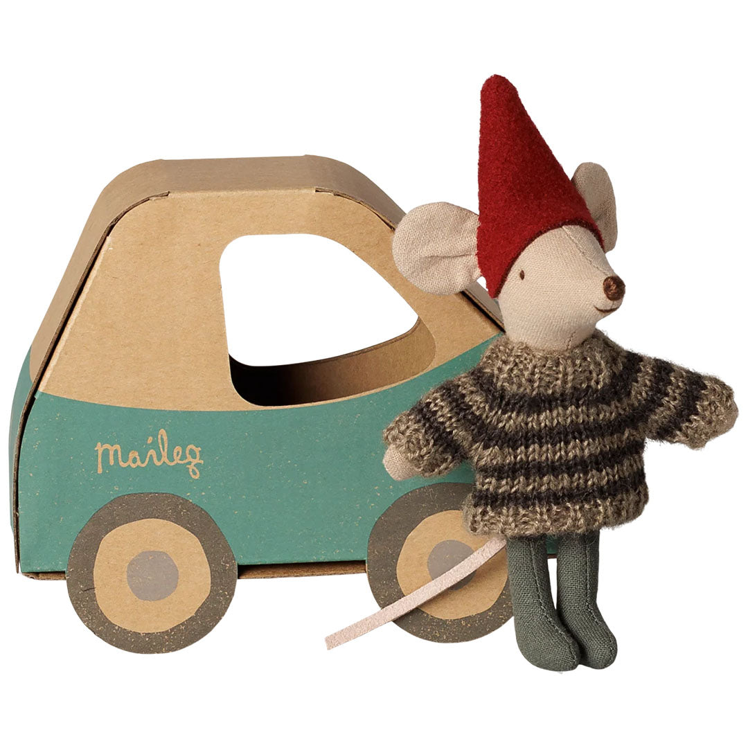 maileg knuffelmuis met auto - kleine broer - kerst - 11 cm | 14-6703-00 | 