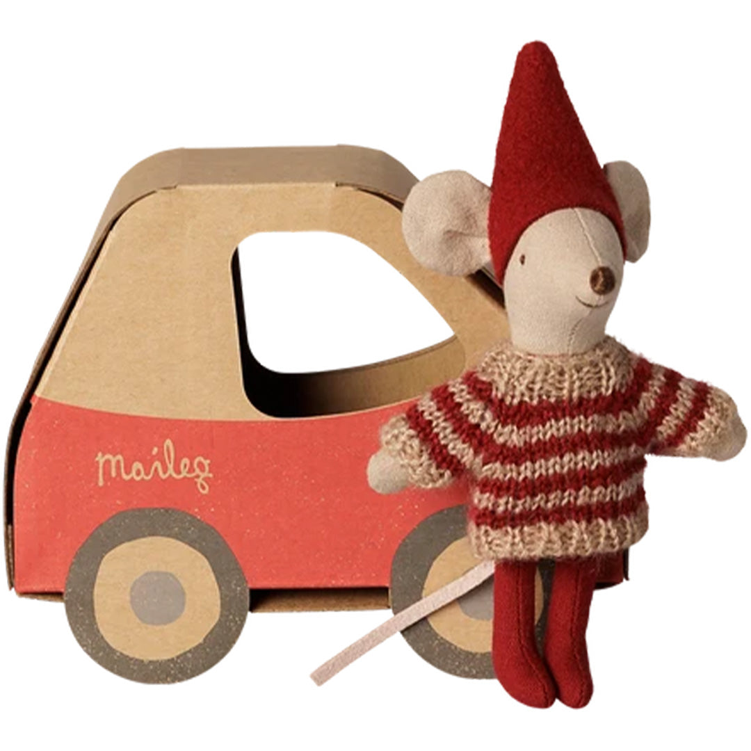 maileg knuffelmuis met auto - kleine zus - kerst - 11 cm | 14-6702-00 | 