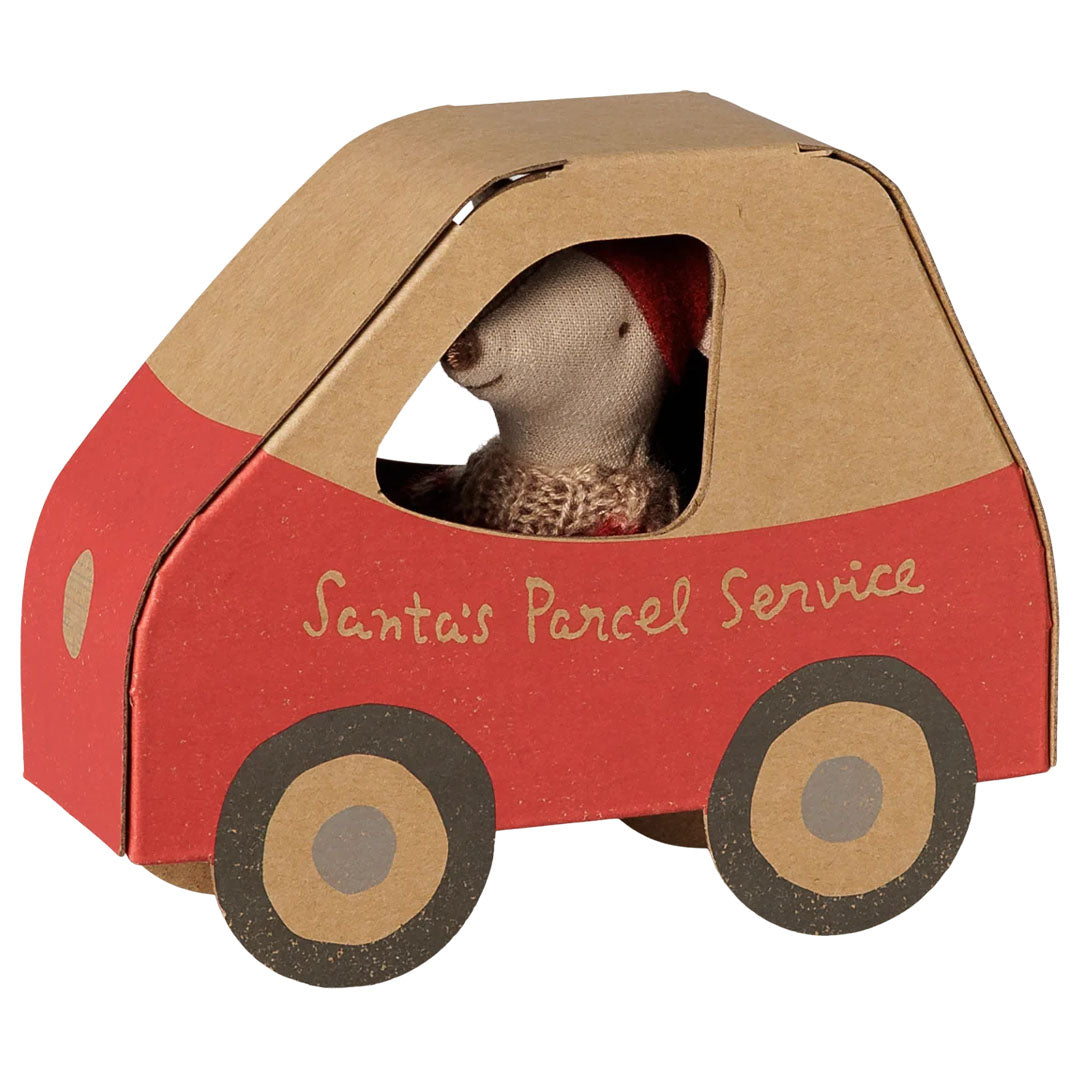 maileg knuffelmuis met auto - kleine zus - kerst - 11 cm | 14-6702-00 | 2