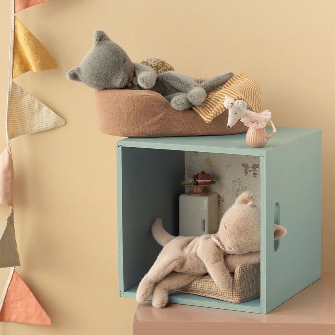 maileg knuffelpoes sleeping kitten - cream peach - 35 cm